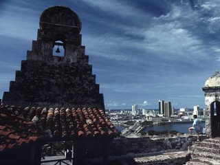 カルタヘナの要塞と近代都市 